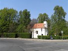 Kolem malebných lip u kaple sv. Anny v Satalicích vede cyklistická trasa �. 1.