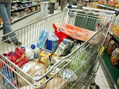 Zlod�ji si cht�li vz�t bez placen� �ralo�� steaky, sal�my nebo ku�ec� ��zky. (ilustra�n� sn�mek)