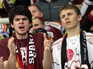 NAD�JE? ZMAR. Ve tv���ch spar�ansk�ch fanou�k� je vid�t, �e u� moc sv�mu t�mu...