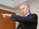 Josef Rycht�� b�hem jedn�n� rozvodov�ho soudu. (19. b�ezna 2012)