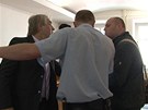 Josef Rycht�� u rozvodov�ho soudu napadl fotografa iDNES.cz (19. b�ezna 2012).