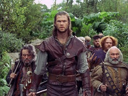 Chris Hemsworth ve filmu Sn�hurka a lovec