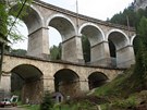 Z oblouk� patrov�ch viadukt� se taj� dech.