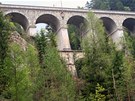 Z oblouk� patrov�ch viadukt� se taj� dech.