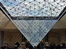 Louvre pat�� k nejv�t��m muze�m na sv�t�. S�dl� v pal�cov�m komplexu Palais du