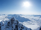 Heliskiing nab�z� zcela jin� rozm�r ly�ov�n�. 