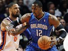 Tyson Chandler z New Yorku brání Dwighta Howarda z Orlanda. Tyson Chandler z New Yorku brání Dwighta Howarda z Orlanda.