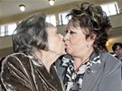 Here�ky Ji�ina Jir�skov� a Ji�ina Bohdalov� dostaly od prim�tora Bohuslava