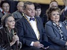 Here�ky Ji�ina Jir�skov� a Ji�ina Bohdalov� dostaly od prim�tora Bohuslava