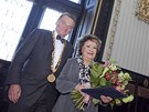 Here�ky Ji�ina Jir�skov� a Ji�ina Bohdalov� dostaly od prim�tora Bohuslava