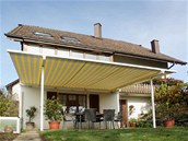 Venkovní markýzy domům sluší. Obzvlášt markýzy Rolrols