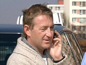 Podnapilý lobbista Roman Janoušek krátce po nehodě. Podle bookmakerů je pravděpodobné, že dostane podmínku.