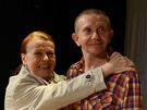 Iva Jan�urov� a Miroslav Vladyka v p�edstaven� Na m�l�in�