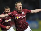 RADOST ST�ELCE. Ladislav Krej�� ze Sparty se raduje z jednoho ze sv�ch dvou