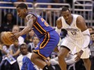 Iman Shumpert z New Yorku kontroluje m��, Dwight Howard z Orlanda u� ani