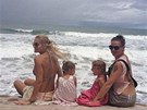Dara Rolins, jej� dcera Laura a mana�erka Eva Skallov� s dcerou Charlottou na...