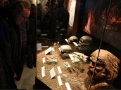 První část expozice ukazuje v Mladečských jeskyních vykopávky a kosterní nálezy lidí staré přes 31 tisíc let. Je ochutnávkou toho, co návštěvníky čeká za rok.