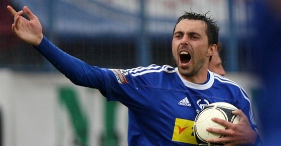 JE TAM! Michal Ordo� z Olomouce se raduje z g�lu b�hem utk�n� s P��bram�, kter�