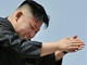 Kim Čong-un s naducanými tvářemi pro oslavy stého výročí narození dědečka