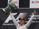 POPRV� V�T�ZEM. Premi�rov�ho triumfu se Nico Rosberg do�kal ve Velk� cen� ��ny.