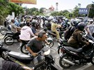 Vyd�en� Indon�san� hromadn� opou�t�j� m�sto Banda Aceh (11. dubna 2012).