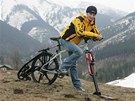 ... i v l�t� s cyklisty. 