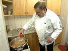 Kdo se neobejde bez grilovac� sm�si ko�en�, m��e si ji z�v�rem na steaky...