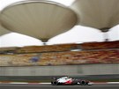 POD DOMINANTOU. Lewis Hamilton z t�mu McLaren p�i tr�ninku na Velkou cenu ��ny. 
