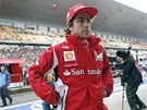 CO S T�M. Fernando Alonso z t�mu Ferrari p�i tr�ninku na Velkou cenu ��ny. 