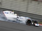 JAK TO BRZD�. Sergio P�rez z t�mu Sauber p�i tr�ninku na Velkou cenu ��ny. 