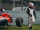 TOHLE NEVY�LO. Timo Glock z t�mu Marussia p�i tr�ninku na Velkou cenu ��ny. 