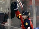 Tom� Fleischmann z Floridy se raduje z g�lu v z�pase s New Jersey.