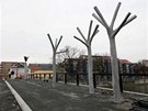 Dal�� sochy na dokon�ovan�m p�erovsk�m Tyr�ov� mostu.