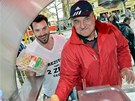 Alice Bendov�, V�clav Noid B�rta a B�ra Basikov� rozd�vali na And�lu zdrav�