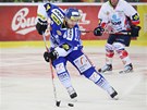 SOUST�ED�N� �TO�N�K. Roman Erat z brn�nsk� Komety vede �tok proti Pardubic�m.