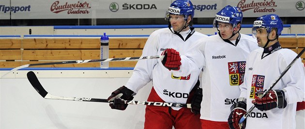 TPT. �to�n�ci �esk� hokejov� reprezentace (zleva) Petr Tenkr�t, Ji�� Tlust� a