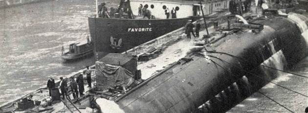 Převrácení výletní lodě SS Eastland v Chicagu v roce 1915 si vyžádalo celkem...
