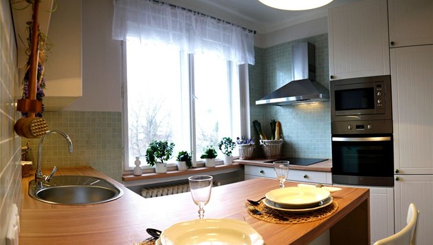 Plynov� spor�k nahradila sklokeramick� varn� deska.
