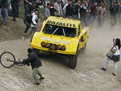 Baja 1000 přitahuje šílené jezdce, ale i šílené diváky.