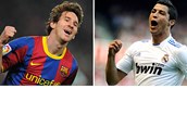 Takhle se umějí radovat z výhry. Lionel Messi vlevo, Cristiano Ronaldo vpravo.