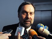 Radek John p�ed jednáním vedení V�cí ve�ejných po soudním jednání s Vítem