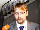 Ministr dopravy Pavel Dobe� zam�stnal na ministerstvu vlastn�ho otce. Podle ministra ale pracuje zadarmo.