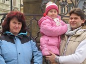 Pavel Rybář s nejmladší dcerou a "novou" manželkou Štěpánkou, které po 10 dnech nemůže přijít na jméno.