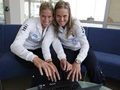S ÚSMĚVEM. Ne, české tenistky Andrea Hlaváčková a Lucie Hradecká se u on-line S ÚSMĚVEM. Ne, české tenistky Andrea Hlaváčková a Lucie Hradecká se u on-line