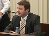 Jiří Fremr (vpravo) u plzeňského soudu. Jiří Fremr (vpravo) u plzeňského soudu.