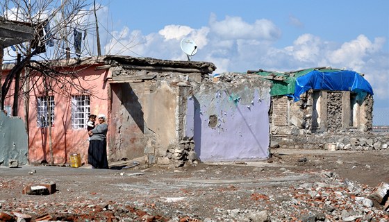 Mizej�c� slum v citadele v Diyarbakiru