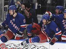 Hokejist� NY Rangers sk��ou ze st��da�ky na led a m��ou slavit. Rozhoduj�c�