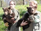 Ošetřovatelé brněnské zoo sebrali medvědici Kamčatce její potomky. Při jejich Ošetřovatelé brněnské zoo sebrali medvědici Kamčatce její potomky. Při jejich