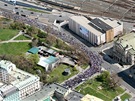 Letecký záb�r na odborá�skou demonstraci Stop vlád� v Praze (21. dubna 2012)