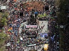 Letecký záb�r na odborá�skou demonstraci Stop vlád� v centru Prahy (21. dubna...